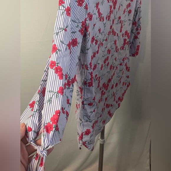 Floral Striped Women's Top size medium - Picture 3 of 7